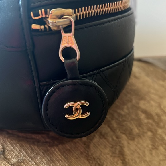 Beautiful Lambskin leather CHANEL Vanity in very good used condition - Picture 3 of 11